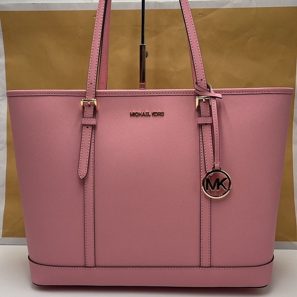 MICHAEL KORS
Jet Set Travel Lg Top Zip Shoulder Tote Saffiano Leather
Carnation